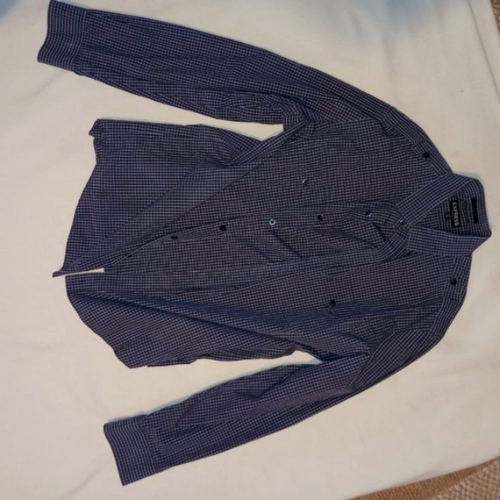 Express button down - Picture 3 of 5